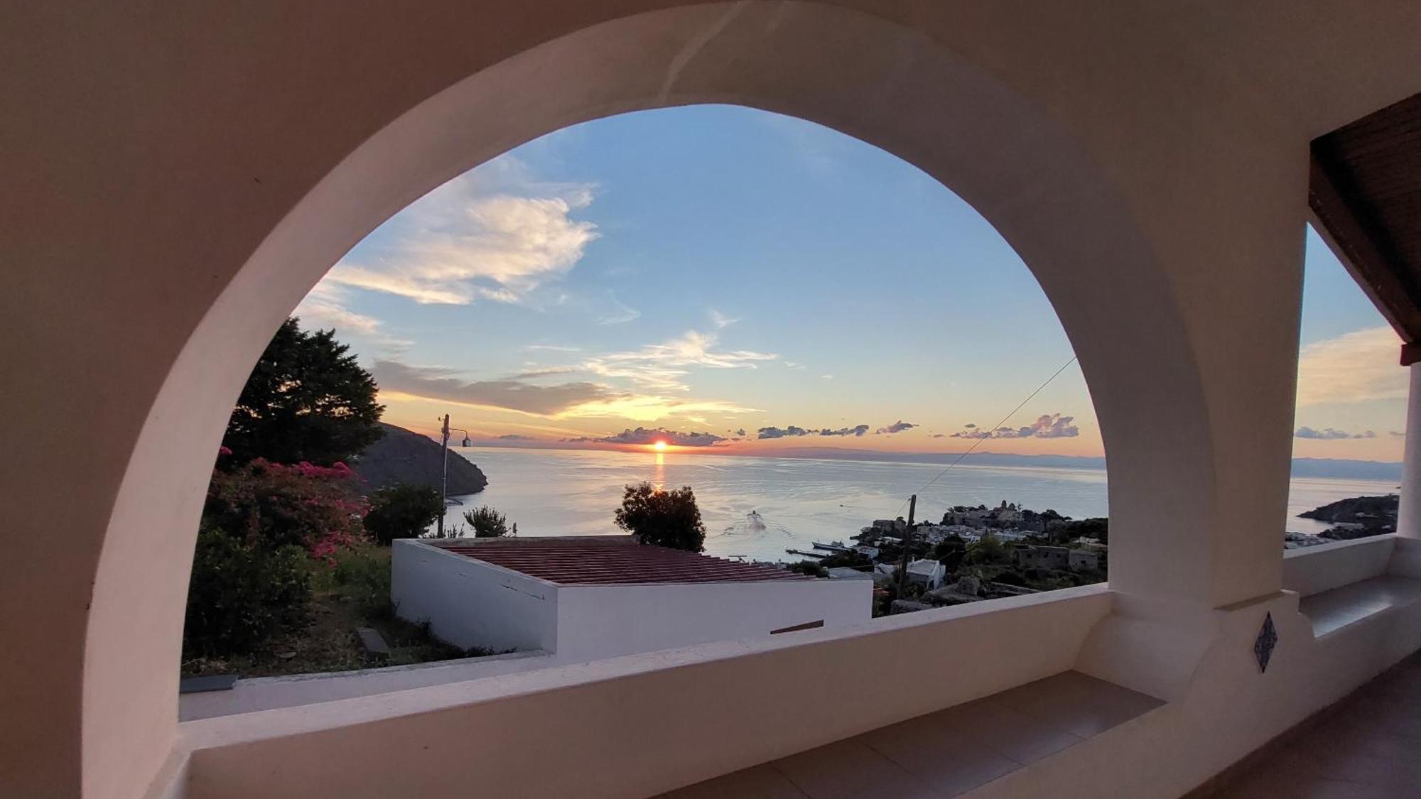 Casa Tra Cielo E Mare Bed & Breakfast ลีปารี ภายนอก รูปภาพ